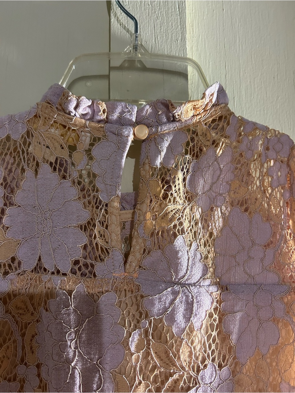 Monteau Los Angeles Floral Lace Ruffle Keyhole Blouse Top Lavender Tan M - Picture 5 of 7